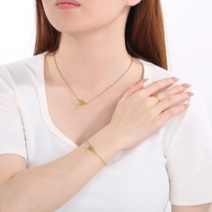 Parure de bijoux plaqué or 18 carats avec motif cœur noué, collier, bracelet et bague