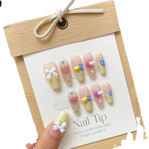 Faux ongles faits main dégradé macaron avec nœuds 3D et motifs de cœurs colorés