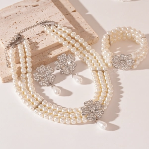 Elegant Baroque pearl jewelry set with rhinestone flower necklaces and bracelet