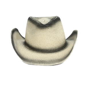 Klassischer Stroh-Cowboyhut mit schwarz-grauem Farbverlauf und geschwungener Krempe