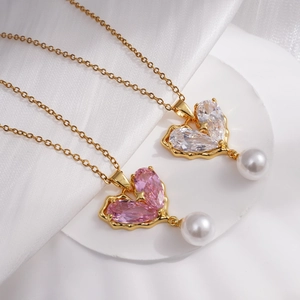 Heart Pendant Necklace Gold Plated Copper With Zircon And Artificial Pearl Elegant Jewelry For Women Fashion Accessory