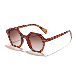 Retro geometric leopard print sunglasses with brown gradient lenses for women