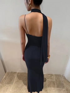 Elegantes rückenfreies schwarzes figurbetontes Maxikleid mit Neckholder für Abendmode