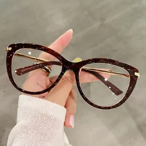 Montatura per occhiali cat-eye oversize tartarugata con cerniere a molla in metallo