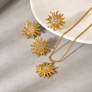 Set di gioielli girasole dorato con strass brillanti inclusi collana e anelli