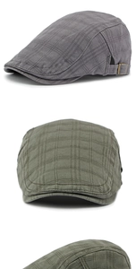 Detalle de gorra plana a cuadros de algodón con hebillas metálicas en gris y verde