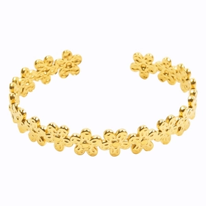 Adjustable 18k gold plated stainless steel bangle featuring delicate flower pattern