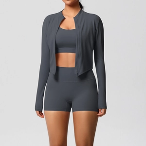 Ensemble de yoga 3 pièces gris anthracite avec veste, brassière et short taille haute