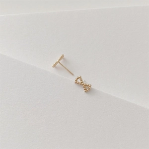Elegant 925 sterling silver bow knot stud earrings in gold on minimalist beige background