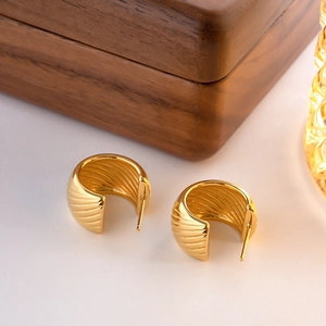 Classic 18K gold plated stainless steel C-shaped earrings with spiral ribbed texture
