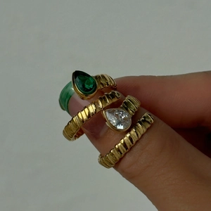 Set of five 18k gold plated stackable rings with pear-shaped emerald and zircon stones
