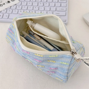 Estuche de tweed azul con cremallera y compartimentos internos para bolígrafos y oficina
