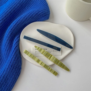 Elegant chic green and pearly white resin hair clip set with France handmade engraving