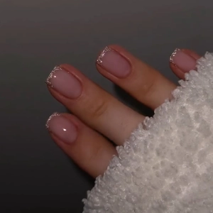 French Style Press On Nails Short Square Nude Pink Ombre Artificial Fake Nails With Silver Glitter Tips For Women