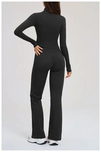 Vista posteriore dei leggings sportivi neri a vita alta con cucitura a V e giacca slim fit