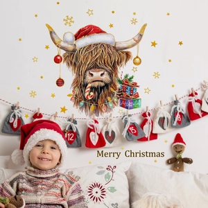 Detailaufkleber für Wand mit Weihnachtshochlandrind und Goldsternen im Kinderzimmer