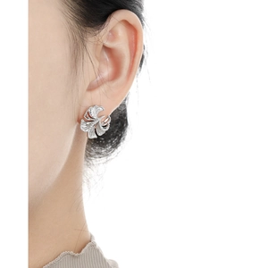 Elegant S925 sterling silver ginkgo leaf stud earrings with sparkling cubic zirconia