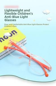 Dettaglio degli occhiali leggeri anti-luce blu per bambini con stanghette arancioni vivaci