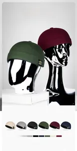 Detail der Streetstyle-Miki-Mütze mit gelbem Webetikett in sechs Trendfarben