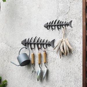Set di 2 ganci da parete a forma di lisca di pesce in ghisa per giardino e arredamento retrò