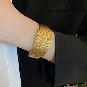 Lussuoso bracciale rigido multistrato placcato oro con trama intrecciata da donna