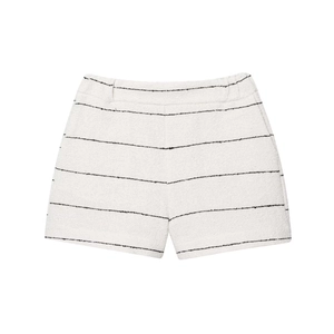 Pantaloncini da donna in tweed a righe bianche e nere con elastico in vita piatto
