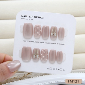 Faux ongles rose œil de chat avec nœud 3D blanc, perles et détails floraux