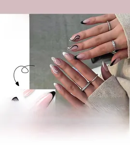 Détails de faux ongles amande avec motifs de vagues françaises noires et blanches