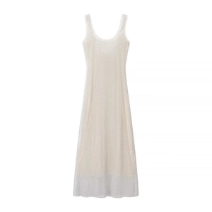 Robe longue blanche en maille sans manches pour femmes avec silhouette de fête sexy et moulante