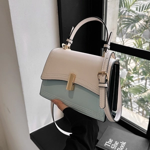 Sac bandoulière carré à la mode en crème et bleu clair avec boucle dorée pour femme