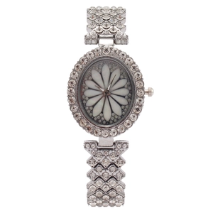 Fashion silver women's watch with full diamond inlay and daisy pattern on white dial