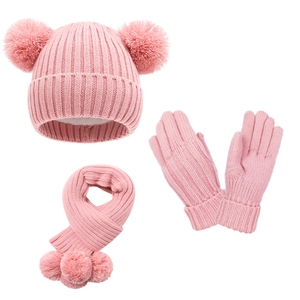 Rosa Kinder Strickset mit Bommelmütze, Schal und warmen Handschuhen für den Winter