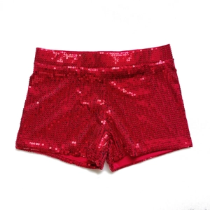 Detailansicht der roten Pailletten-Shorts mit hoher Taille und glänzender Oberfläche