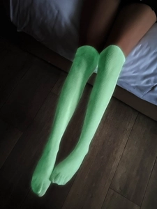 Bas résille vert fluo avec effet lumineux dans l'obscurité pour les fêtes et soirées