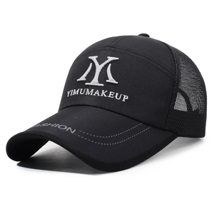 Men's mesh baseball cap in black with M embroidery for outdoor sun protection