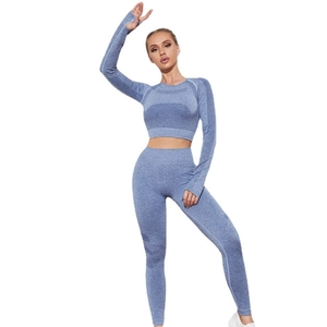 Ensemble de yoga sans couture 2 pièces avec haut court manches longues et legging taille haute