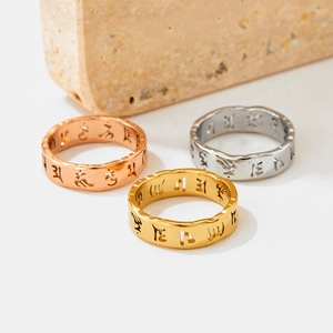 Vintage Edelstahlringe in Gold, Roségold und Silber mit religiöser Aushöhlung