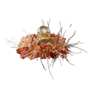 Pince à cheveux florale avec fleurs en dentelle rose et plumes pour coiffure élégante