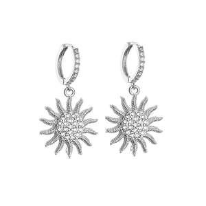 Boucles d'oreilles soleil en argent avec micro-pavage de zircons et design élégant