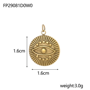 Dettaglio del ciondolo occhio del diavolo dorato da 1,6 cm con rilievo e dimensioni