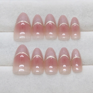 Unghie finte sfumate rosa occhio di gatto con glitter argento e forma ovale