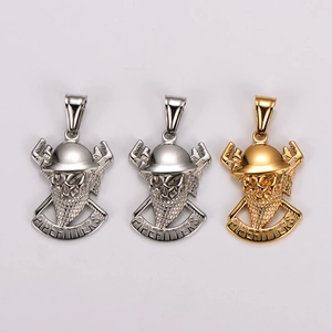 Drei Piraten-Totenkopf-Anhänger aus Edelstahl in Gold und Silber für Rohrleitungsbauer