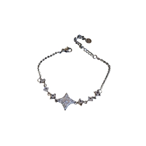 Sparkling silver star charm bracelet with cubic zirconia in a minimalist style
