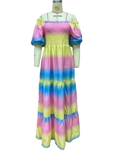 Schulterfreies Maxikleid mit Regenbogen-Verlauf, elastischem Oberteil und Stufenrock