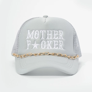 Graue Trucker-Kappe mit Mother-Stickerei und goldener Kettendekoration vorne