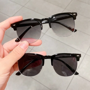 Klassische Clubmaster-Kindersonnenbrille mit Retro-Halbrahmen und UV-Schutzgläsern
