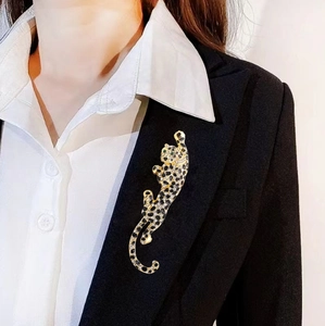 Leopard Panther Brooch Pendant Alloy Rhinestone Enamel Pave Set Animal Jewelry Vintage Fashion Unisex Gift