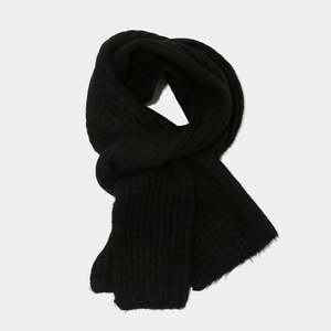 Detailed view of the black ribbed knit scarf with a soft and elastic woven texture