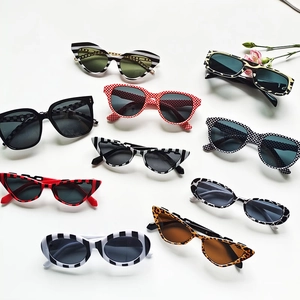 Fashion cat-eye and square sunglasses set with trendy striped and leopard print patterns