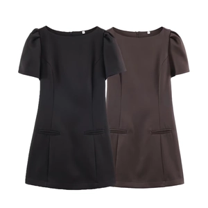 Short sleeve casual dress with pleated pockets in black and dark brown colors